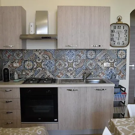 Trilocale A 150 Mt Dal Mare Con Terrazza E Vista Апартаменты Алкамо