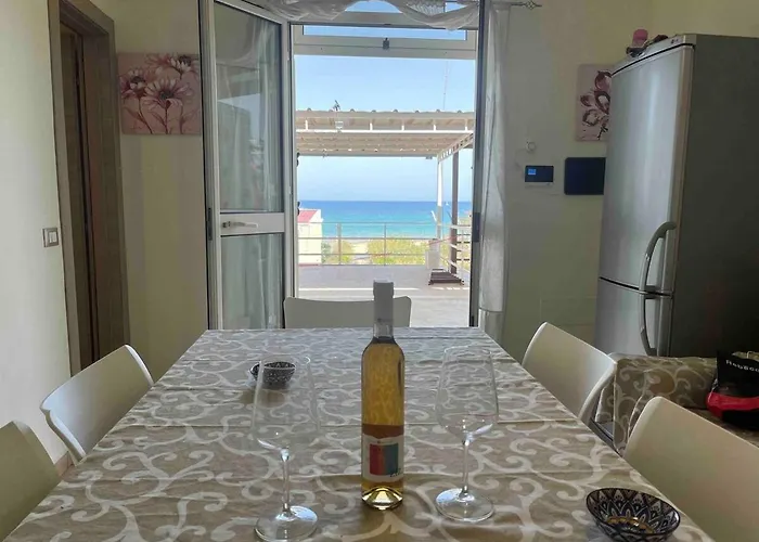 Trilocale A 150 Mt Dal Mare Con Terrazza E Vista