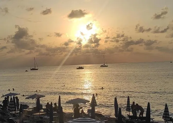 Trilocale A 150 Mt Dal Mare Con Terrazza E Vista Апартаменты Алкамо