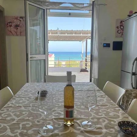 Trilocale A 150 Mt Dal Mare Con Terrazza E Parcheggio Privato