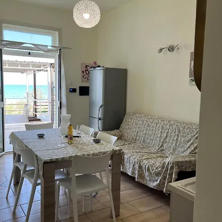 Trilocale A 150 Mt Dal Mare Con Terrazza E Parcheggio Privato Apartment *