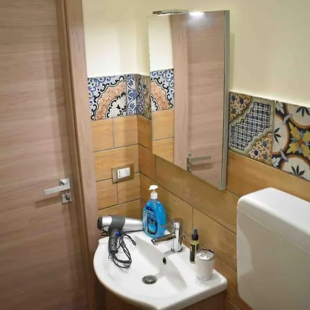 Trilocale A 150 Mt Dal Mare Con Terrazza E Parcheggio Privato Apartment